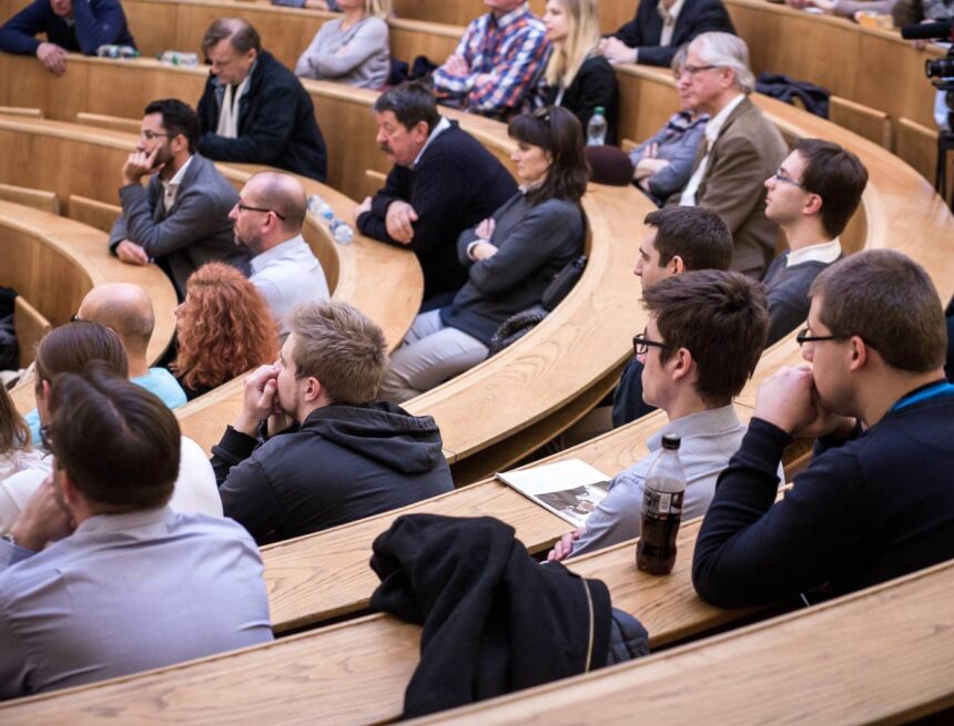 Přijďte na náš seminář v Poslanecké sněmovně a debatu s poslanci