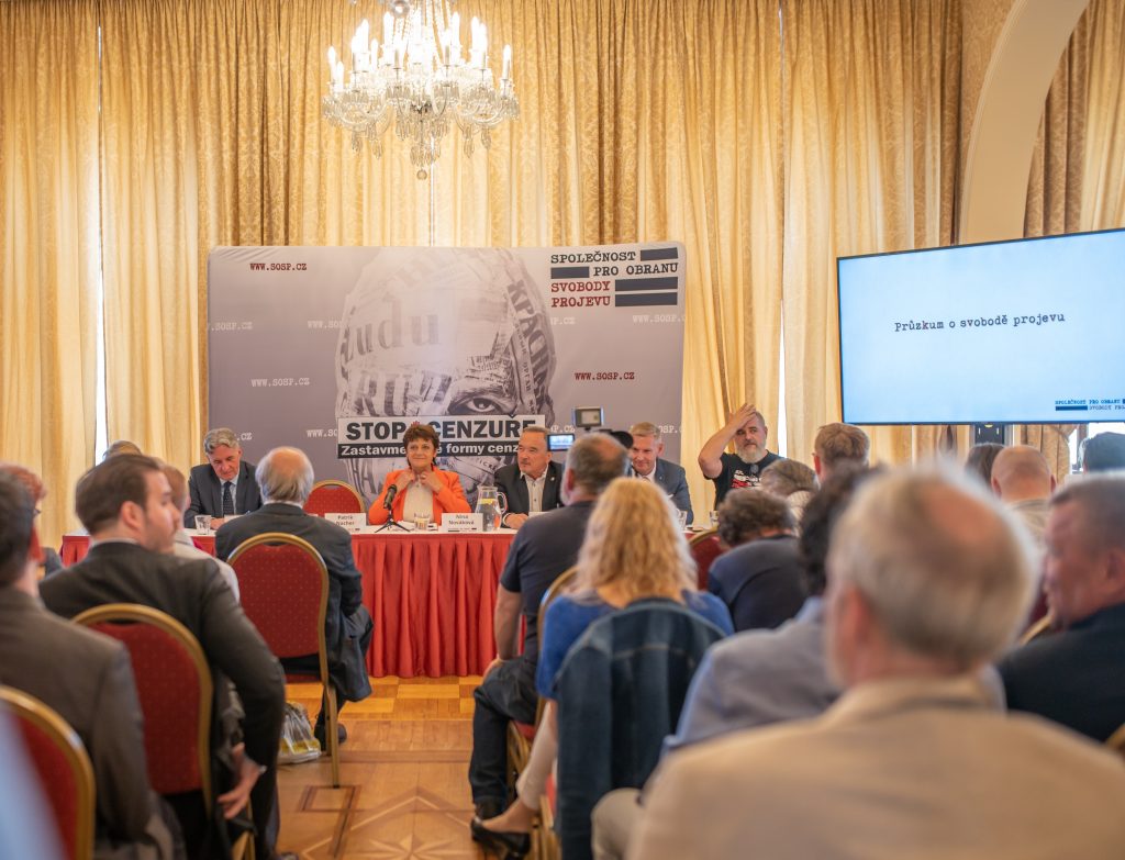 salZezaduU Přežije svoboda slova boj s dezinformacemi? Přijďte diskutovat na naši konferenci 21. května.